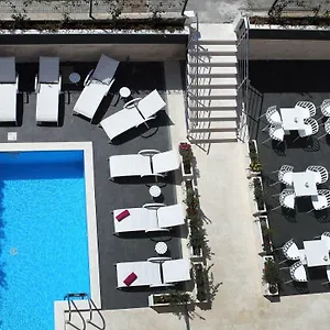 Aparthotel M